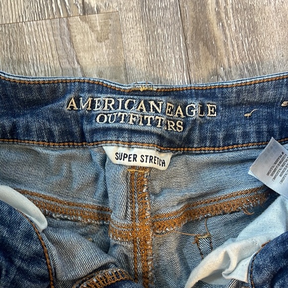 American Eagle Super Stretch Jean Shortie - Picture 5 of 5